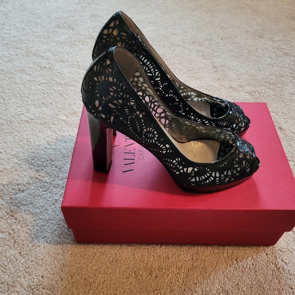 Valentino Black Lace Leather Peep Toe Block Platform Pump Stiletto Heels